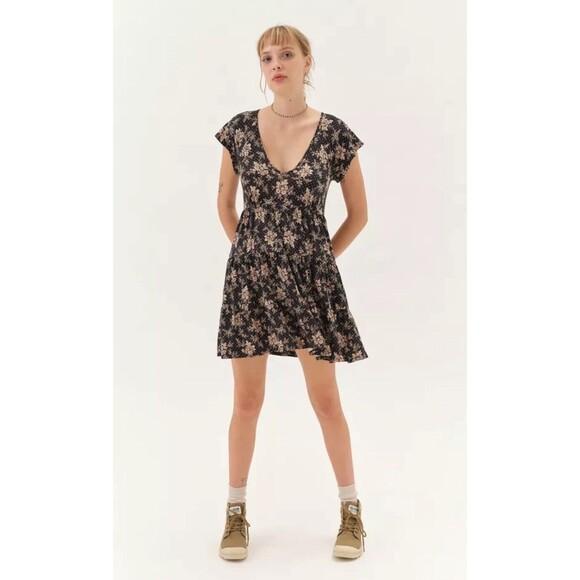 Urban Outfitters UO Julia Tiered Floral Frock Mini Dress Size XS NWT!! - Picture 1 of 5